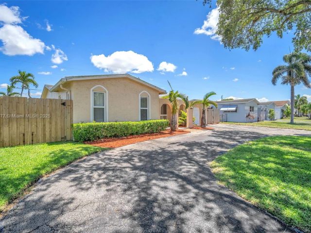 Продажа дома по адресу 9200 SW 54th St - фото 6230482