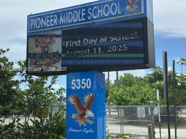 Продажа дома по адресу 9200 SW 54th St - фото 6230486