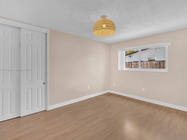 Продажа дома по адресу 9200 SW 54th St - фото 6230488