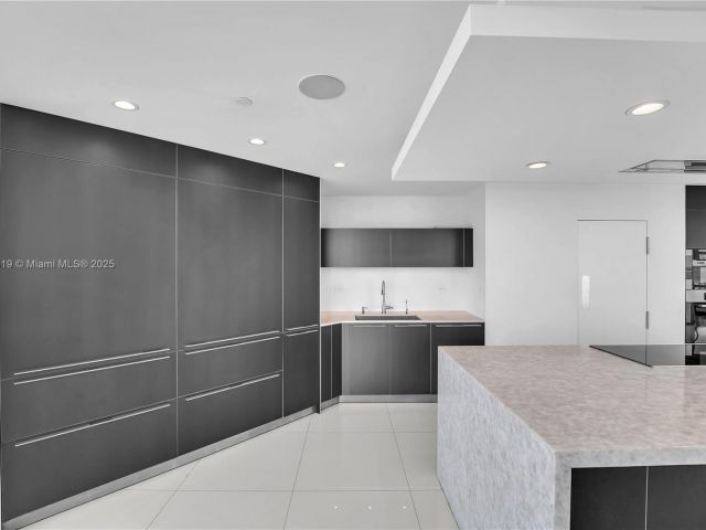 Продажа квартиры #3405 - фото 6205076