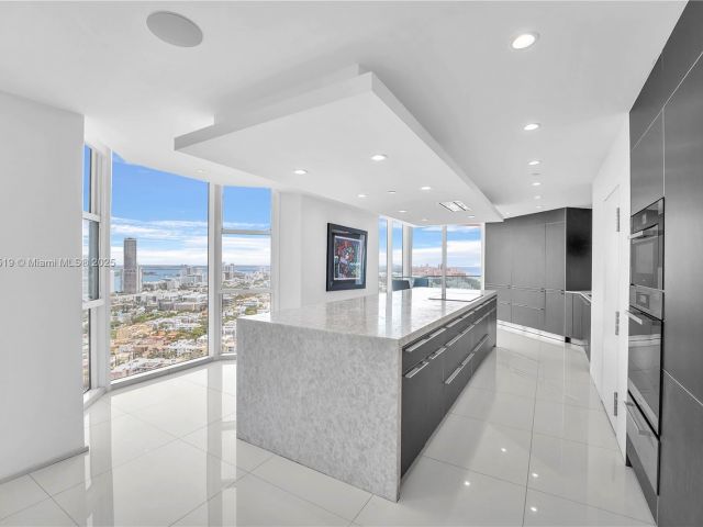 Продажа квартиры #3405 - фото 6205079