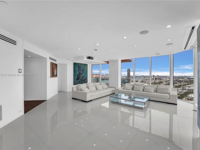 Продажа квартиры #3405 - фото 6205081