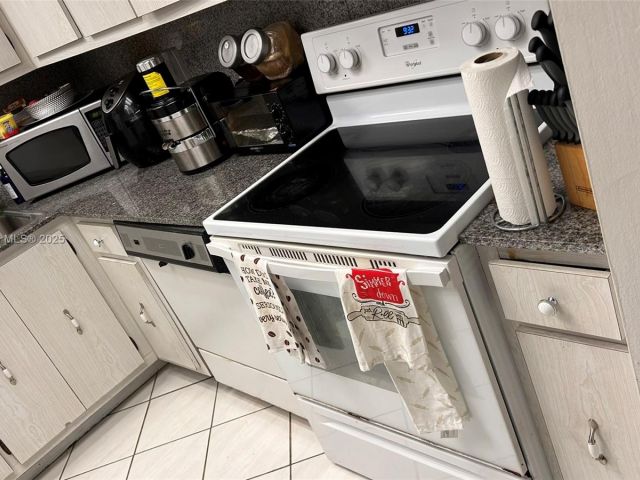 Продажа квартиры #1030 - фото 6185446