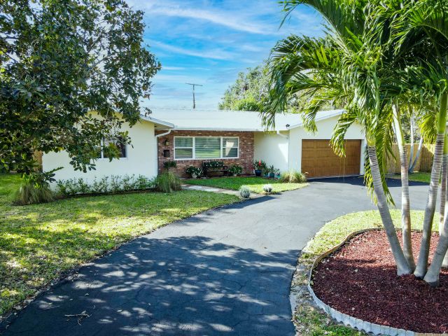 Продажа дома по адресу 550 NE 5th Street - фото 6249500