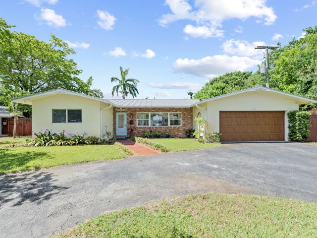 Продажа дома по адресу 550 NE 5th Street - фото 6249503