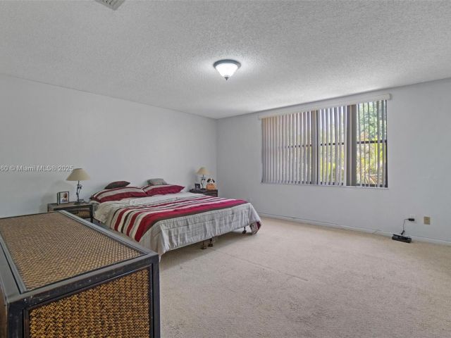 Продажа дома по адресу 3538 Estepona Ave D-2 - фото 6186383