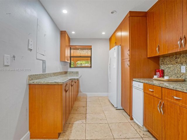 Продажа дома по адресу 3538 Estepona Ave D-2 - фото 6186388