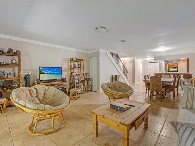 Продажа дома по адресу 3538 Estepona Ave D-2 - фото 6186392