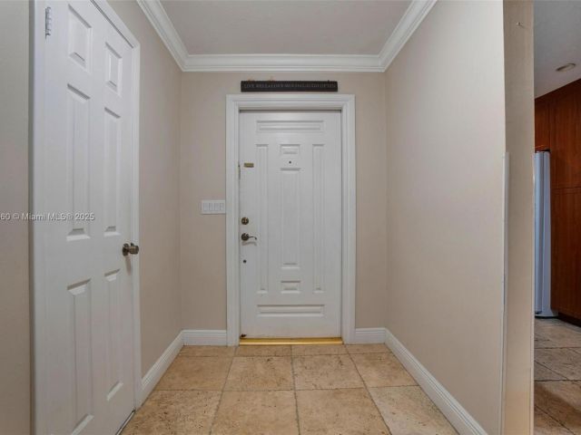 Продажа дома по адресу 3538 Estepona Ave D-2 - фото 6186397