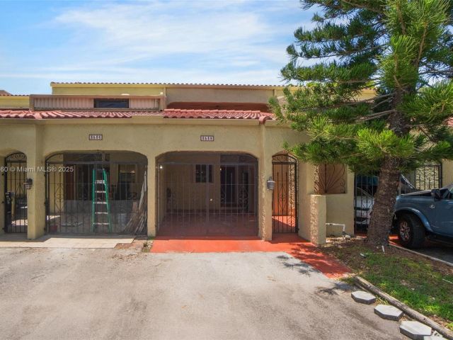 Продажа дома по адресу 3538 Estepona Ave D-2 - фото 6186402