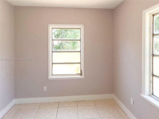 Продажа дома по адресу 1051 NW 63rd St - фото 6184833