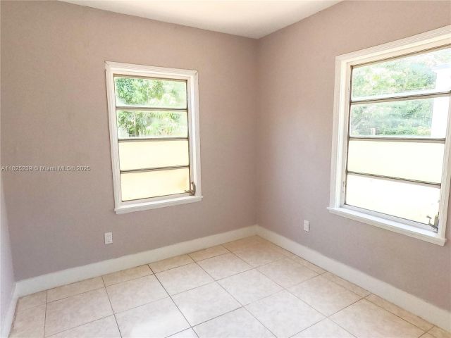 Продажа дома по адресу 1051 NW 63rd St - фото 6184837