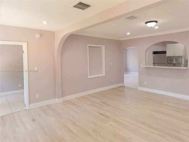 Продажа дома по адресу 1051 NW 63rd St - фото 6184840