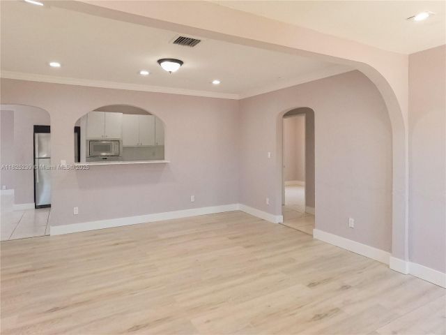 Продажа дома по адресу 1051 NW 63rd St - фото 6184841