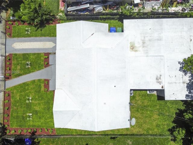 Продажа дома по адресу 1051 NW 63rd St - фото 6184843