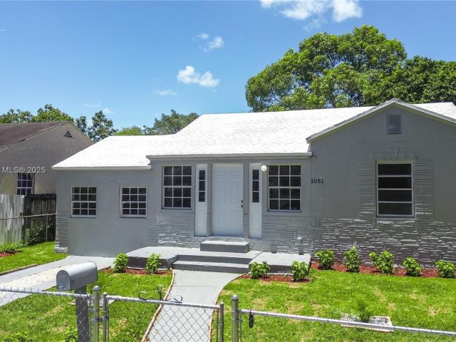 Продажа дома по адресу 1051 NW 63rd St - фото 6184845