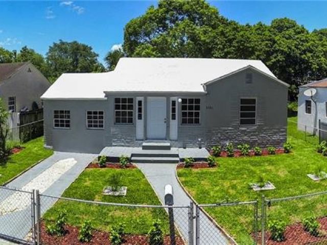 Продажа дома по адресу 1051 NW 63rd St - фото 6184848