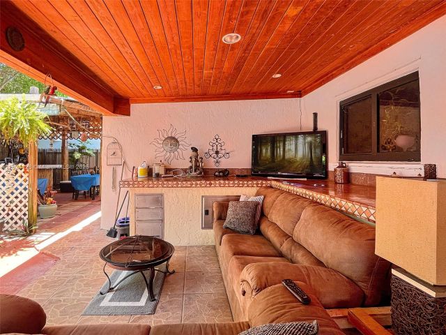 Продажа дома по адресу 18003 SW 153rd Pl - фото 6195274