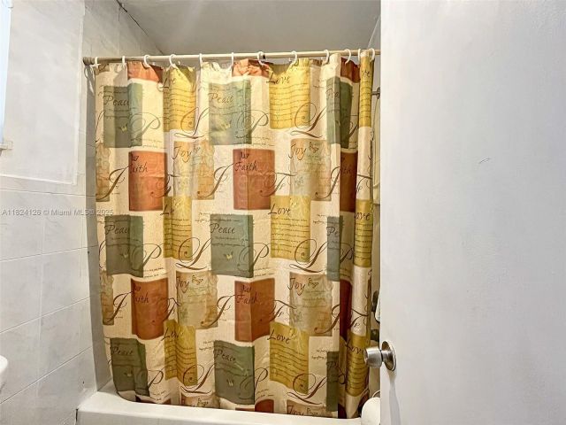 Продажа дома по адресу 18003 SW 153rd Pl - фото 6195276