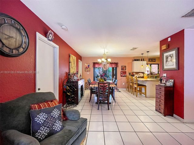 Продажа дома по адресу 18003 SW 153rd Pl - фото 6195283