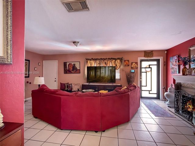 Продажа дома по адресу 18003 SW 153rd Pl - фото 6195284