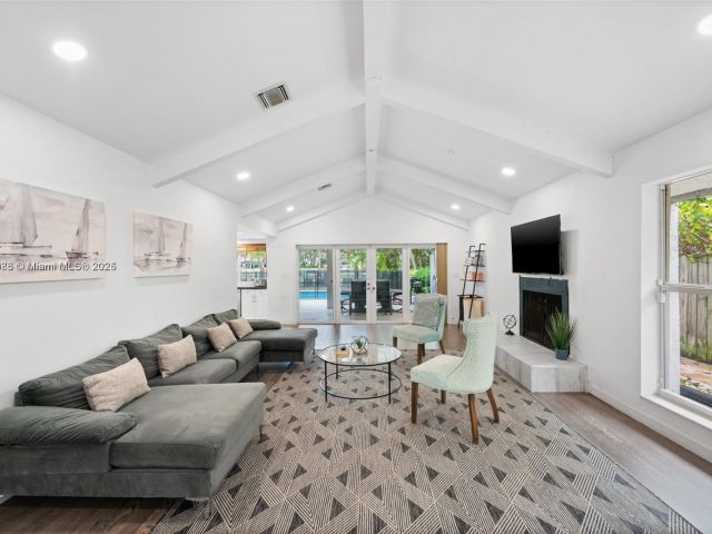 Продажа дома по адресу 413 Holiday - фото 6184681