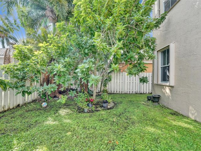 Продажа дома по адресу 1379 NW 166th Ave - фото 6200182