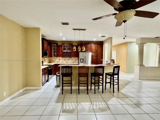 Продажа дома по адресу 1379 NW 166th Ave - фото 6200186