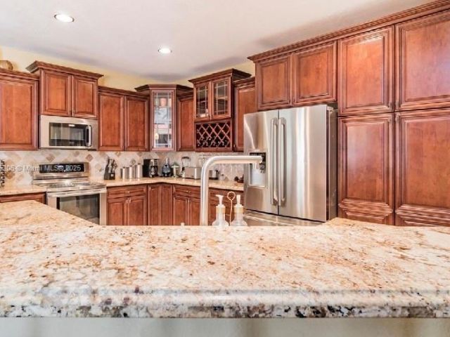 Продажа дома по адресу 1379 NW 166th Ave - фото 6200187