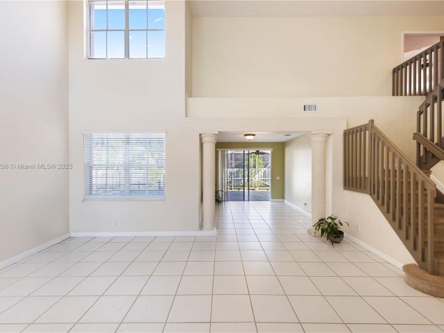 Продажа дома по адресу 1379 NW 166th Ave - фото 6200192