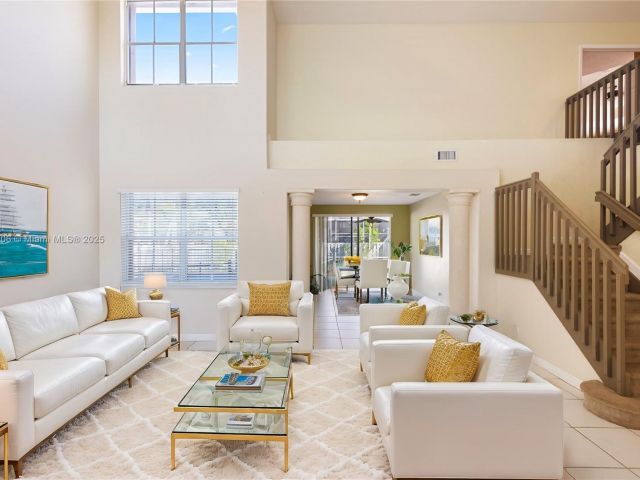 Продажа дома по адресу 1379 NW 166th Ave - фото 6200193