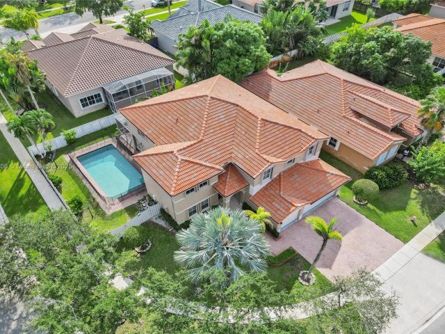 Продажа дома по адресу 1379 NW 166th Ave - фото 6200194