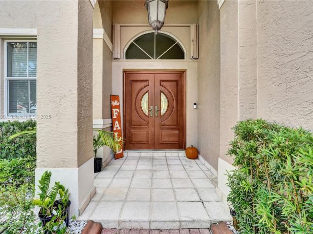 Продажа дома по адресу 1379 NW 166th Ave - фото 6200195