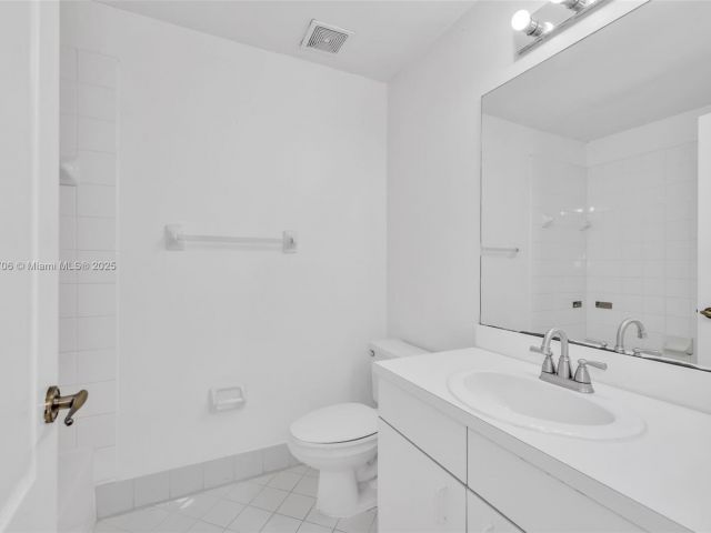 Продажа дома по адресу 5134 NW 113th Ave - фото 6185343