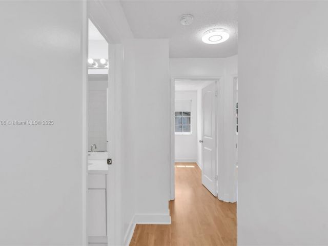 Продажа дома по адресу 5134 NW 113th Ave - фото 6185344