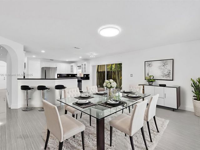 Продажа дома по адресу 5134 NW 113th Ave - фото 6185350