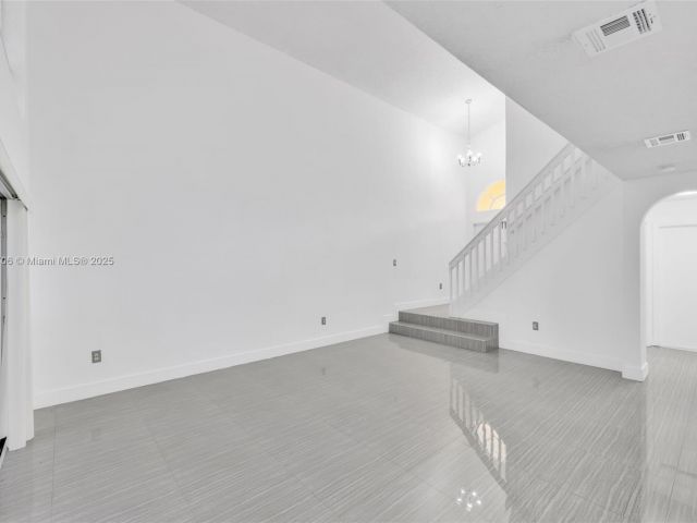 Продажа дома по адресу 5134 NW 113th Ave - фото 6185356