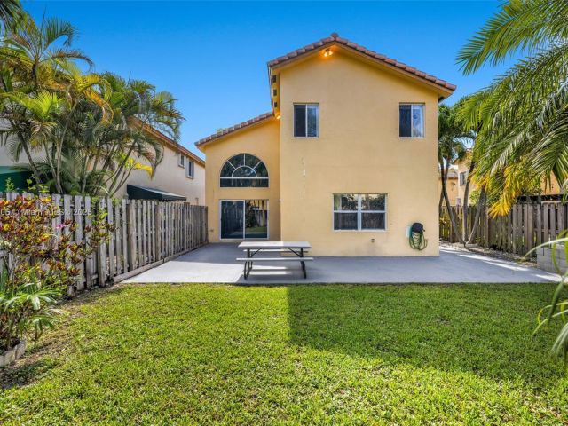 Продажа дома по адресу 5134 NW 113th Ave - фото 6185359