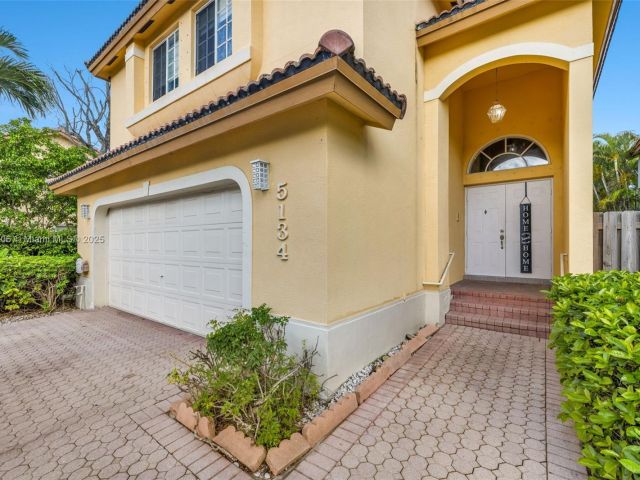 Продажа дома по адресу 5134 NW 113th Ave - фото 6185360