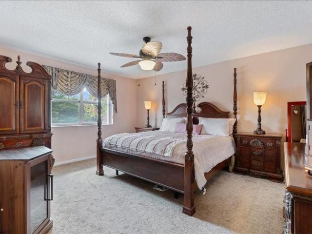 Продажа дома по адресу 961 SW 98th Ave - фото 6211551