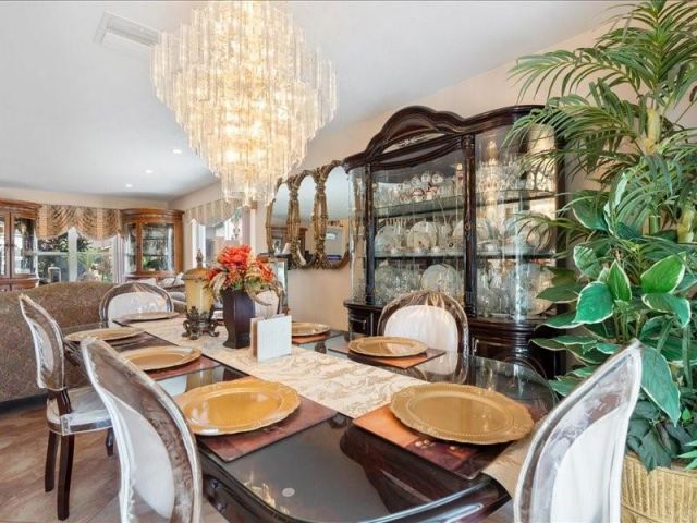 Продажа дома по адресу 961 SW 98th Ave - фото 6211556