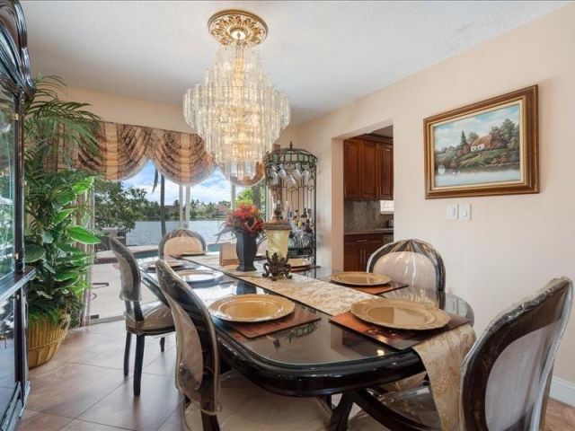 Продажа дома по адресу 961 SW 98th Ave - фото 6211557