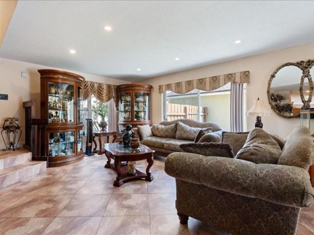 Продажа дома по адресу 961 SW 98th Ave - фото 6211561