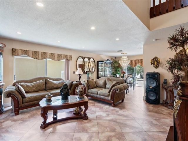 Продажа дома по адресу 961 SW 98th Ave - фото 6211563