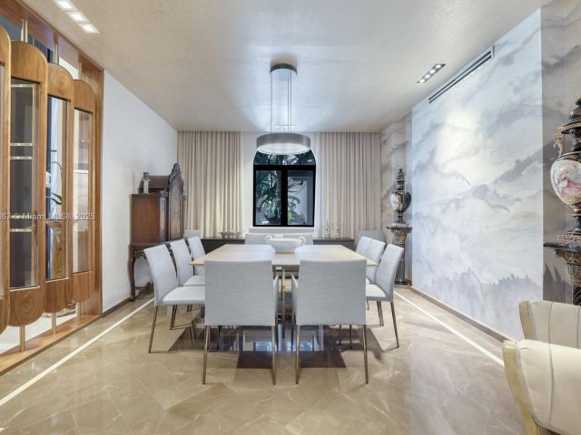 Дом в аренду по адресу 176 S Hibiscus Dr - фото 6188560