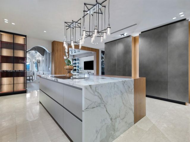 Дом в аренду по адресу 176 S Hibiscus Dr - фото 6188563