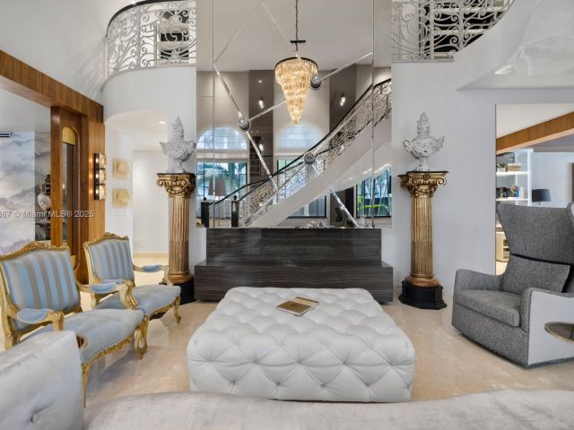 Дом в аренду по адресу 176 S Hibiscus Dr - фото 6188567