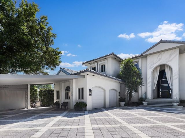 Дом в аренду по адресу 176 S Hibiscus Dr - фото 6188572