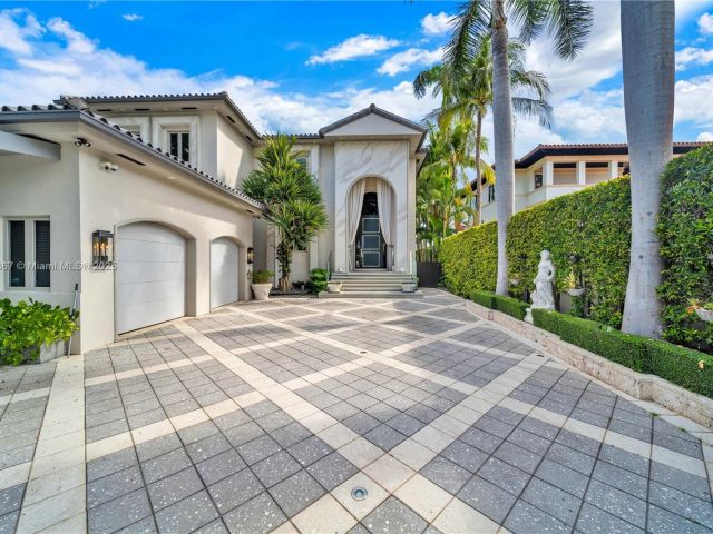 Дом в аренду по адресу 176 S Hibiscus Dr - фото 6188573