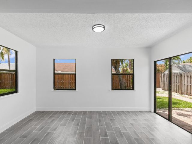 Продажа дома по адресу 23089 SW 55th Avenue - фото 6643971